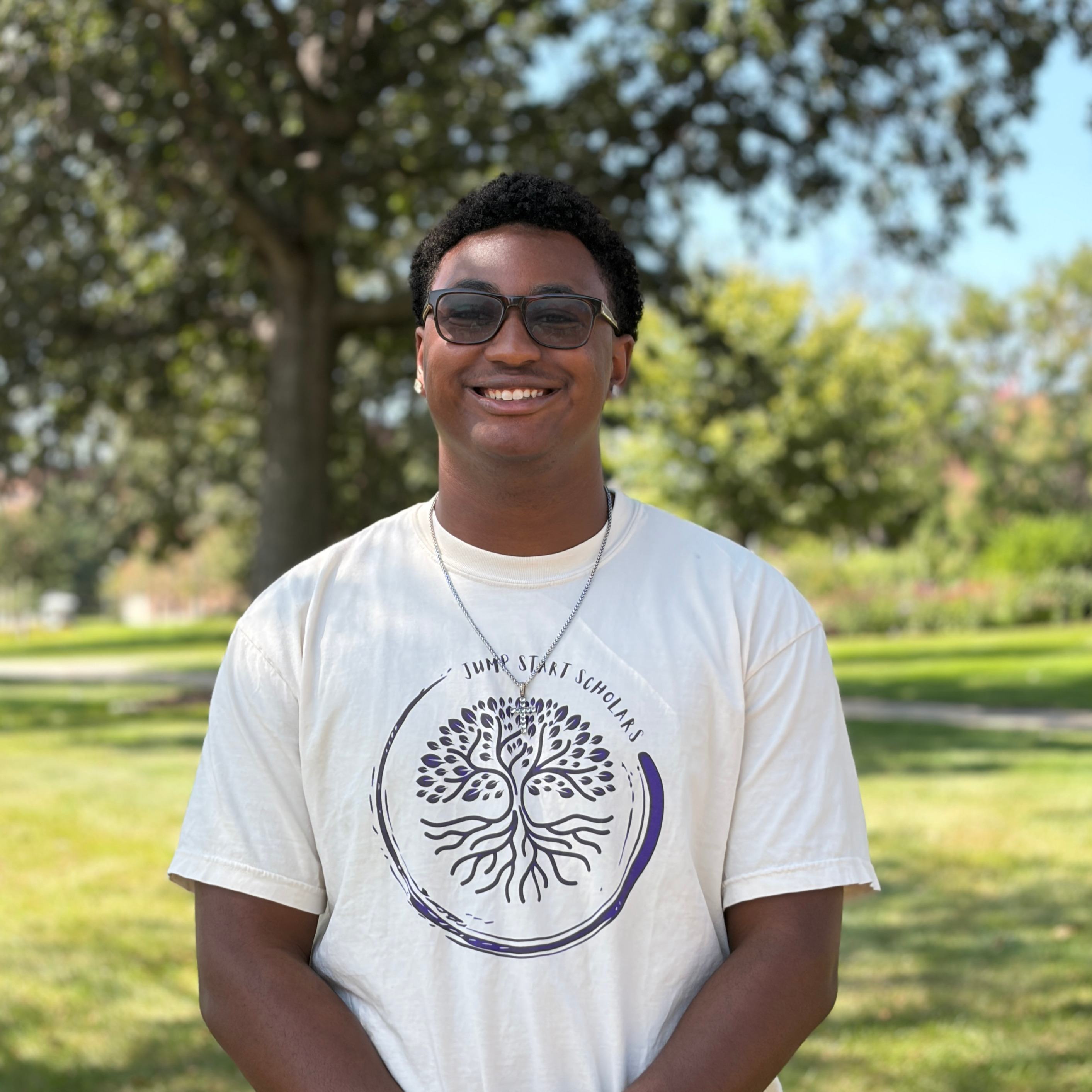 Maéon smiling wearing UNI shirt