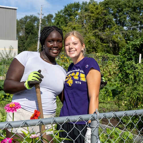 Students at a service event for Panther Welcome.